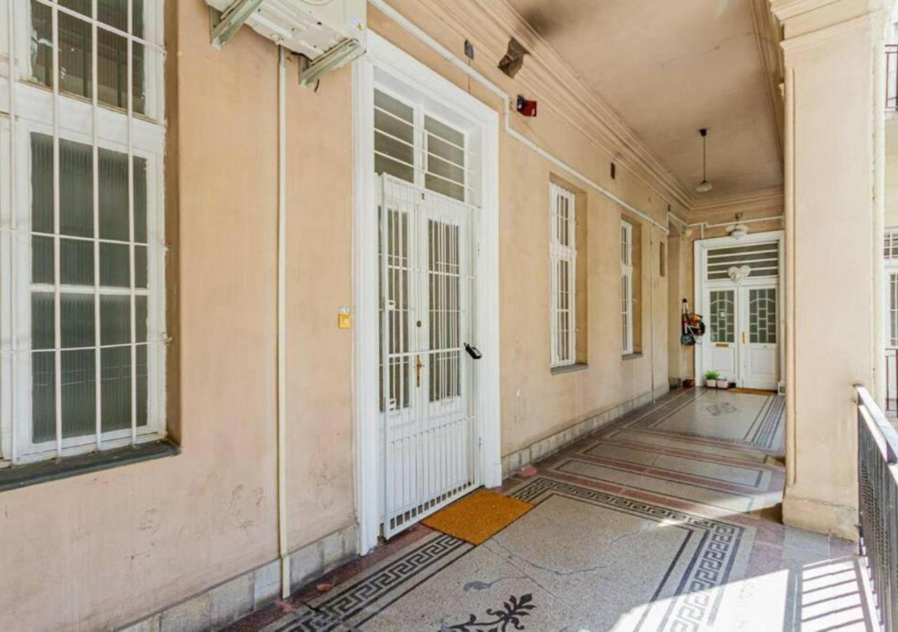 Luxury Apartment By The Famous Vaci Street Budapest Exterior foto