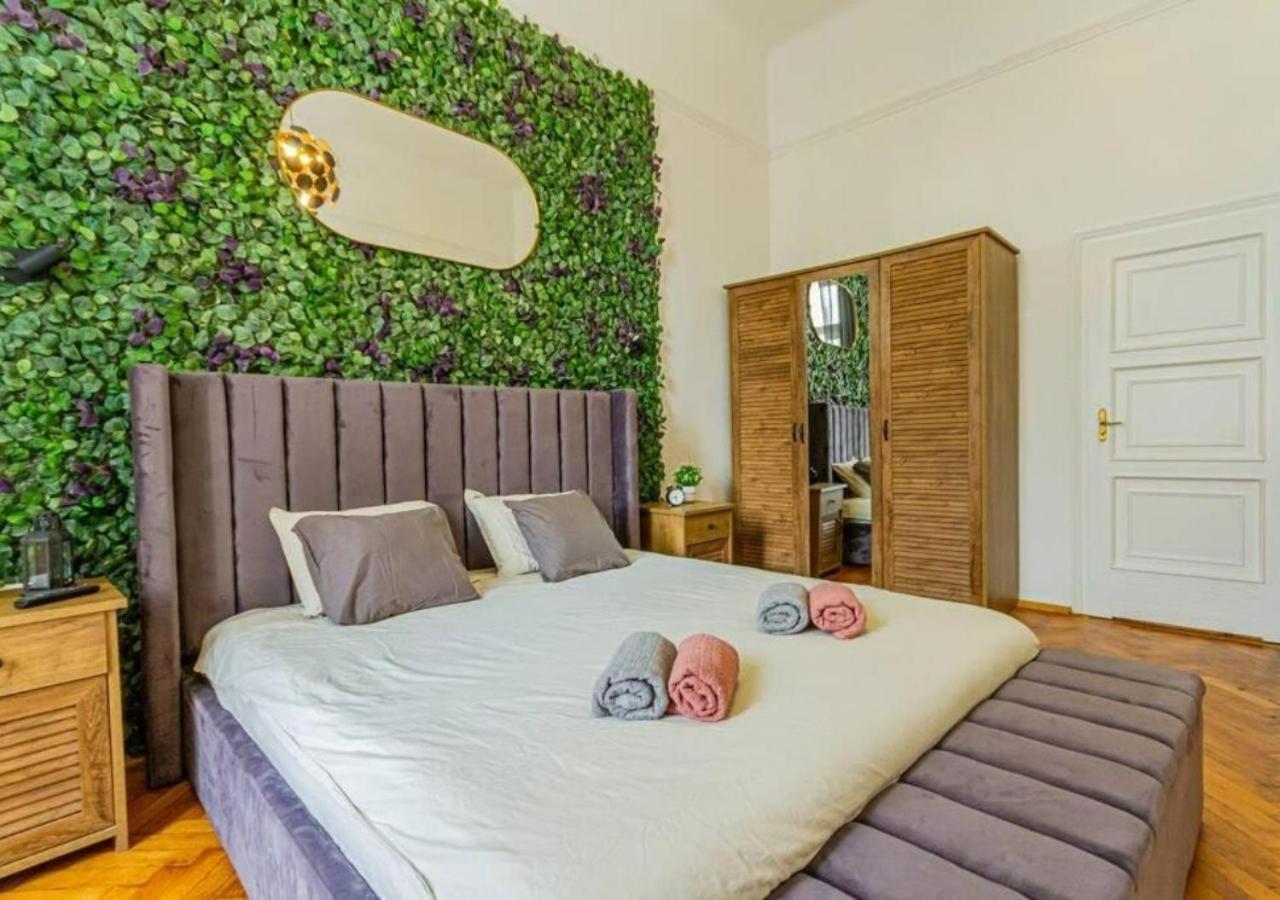 Luxury Apartment By The Famous Vaci Street Budapest Exterior foto